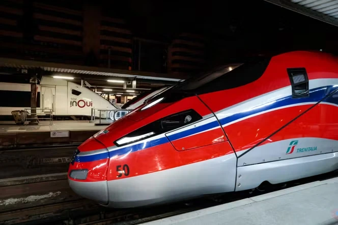Deux trains Trenitalia bloqués toute la nuit en pleine voie entre l’Yonne et la Côte-d’Or