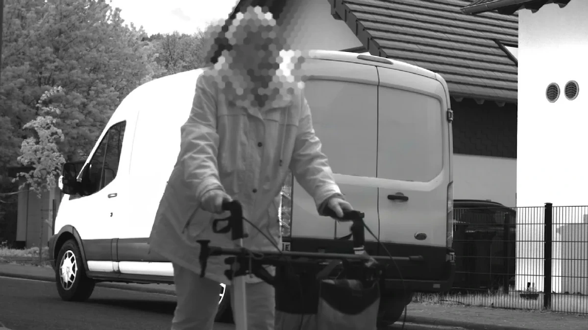 Kurioses Blitzerfoto: 42 km/h! Seniorin mit Rollator geblitzt
