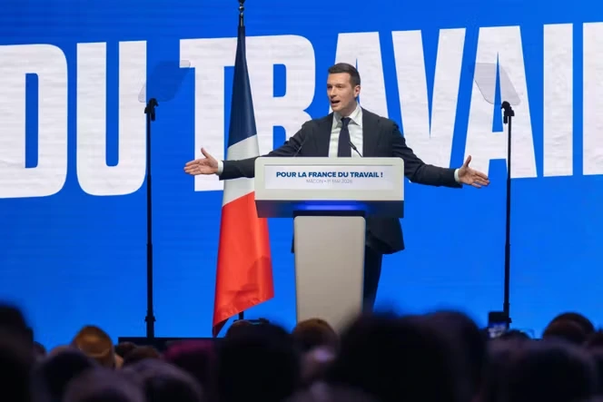 Au RN, l’explosion du « dossier inflammable » : Jordan Bardella enterre la réforme des retraites de Marine Le Pen et l’âge légal de départ