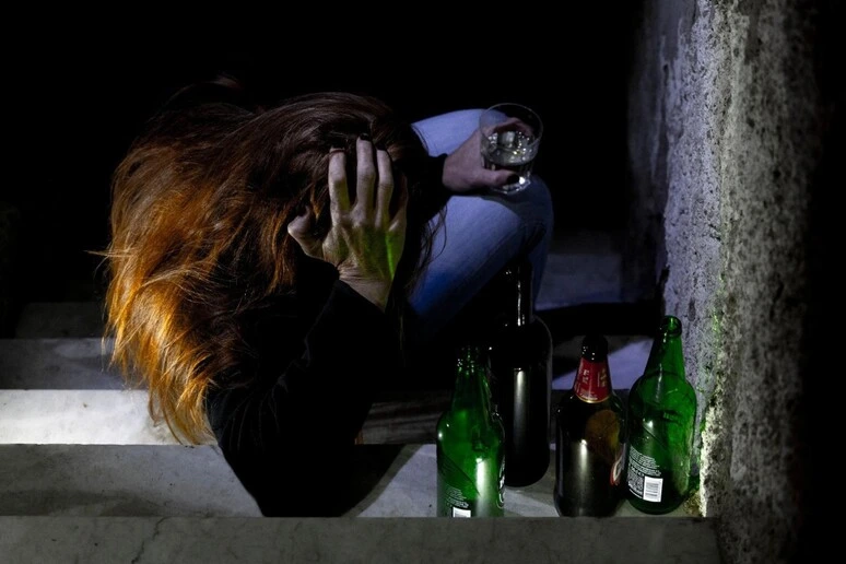 Abbuffate alcoliche per 4,5 milioni di italiani, 79mila hanno meno di 18 anni