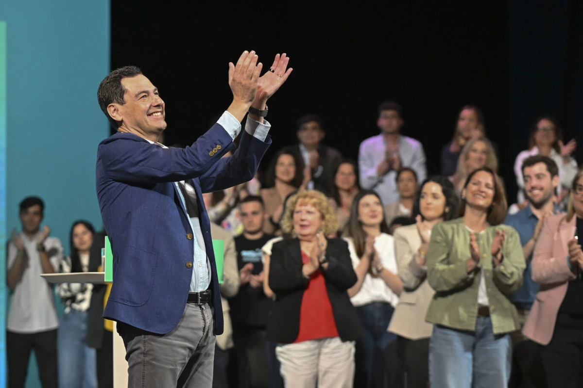 Juanma Moreno llega a la campaña con mayoría absoluta pese a los pactos del PP con Vox