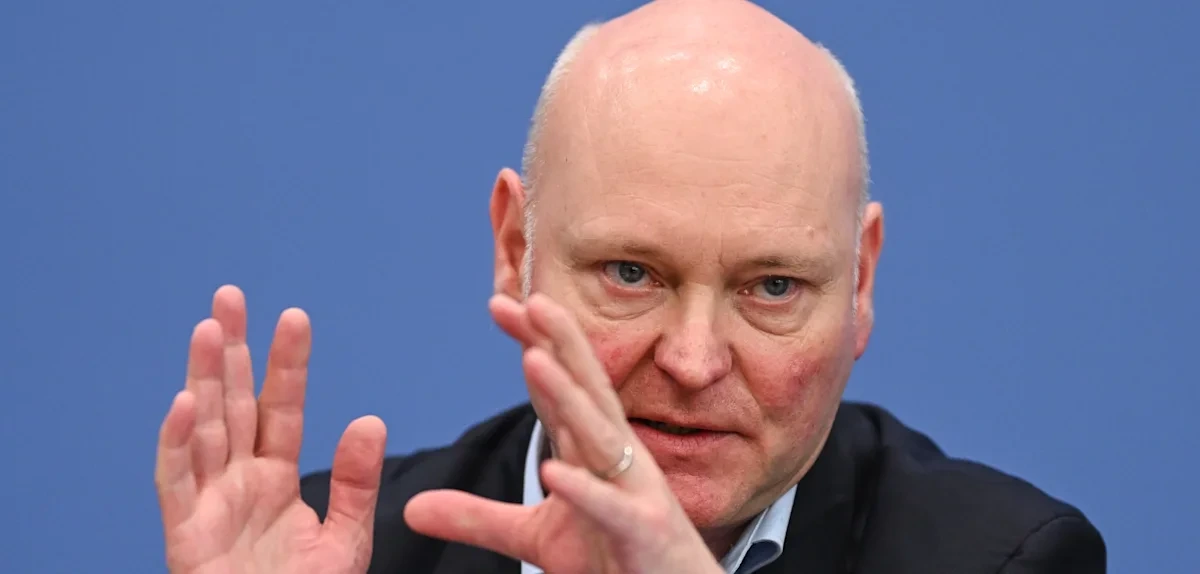 Wirtschaftsweiser will Beamte in gesetzliche Krankenversicherung einbeziehen
