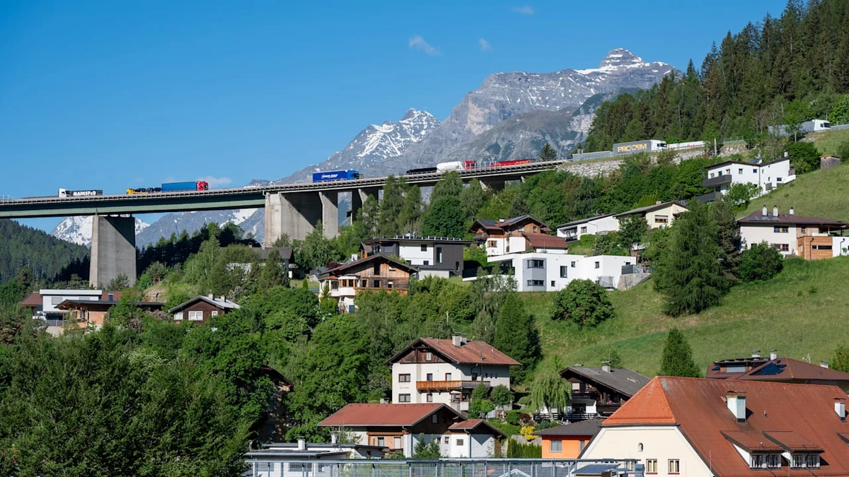 Autobahn wird wegen Demo gesperrt: Angst vor Brenner-Chaos! Urlauber reisen früher ab