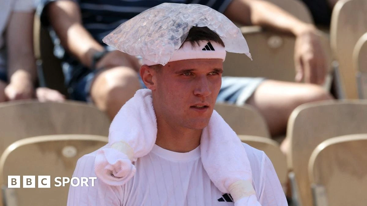 Mensik collapses on court as heatwave continues