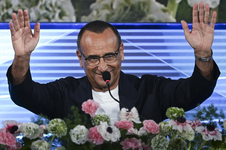 Sanremo, Carlo Conti: 'Vado via con la medaglia d'oro e di bronzo'