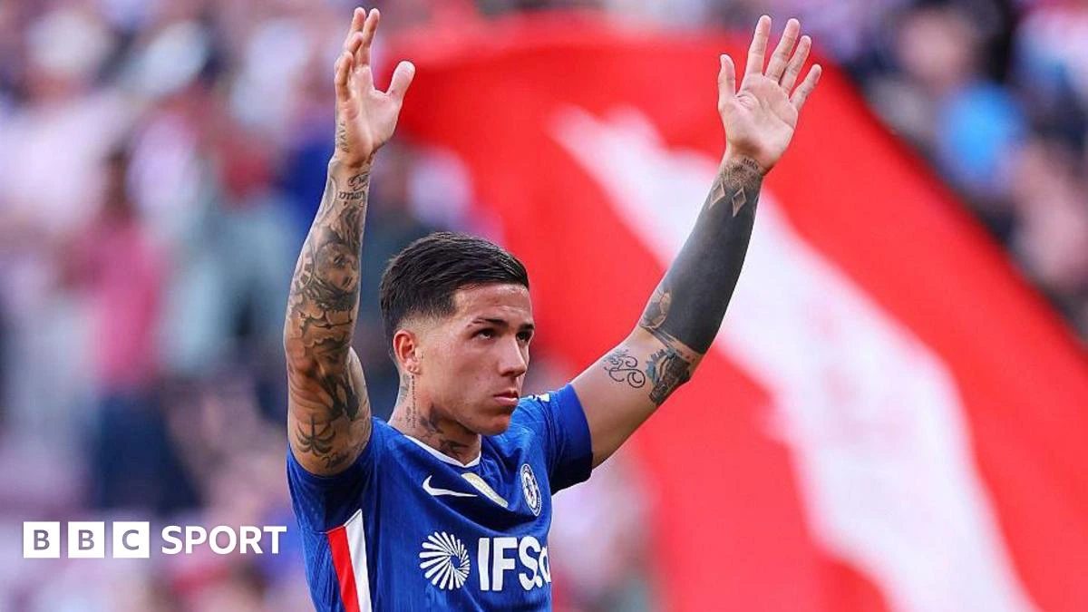 Fernandez wants Chelsea exit but club would demand £120m