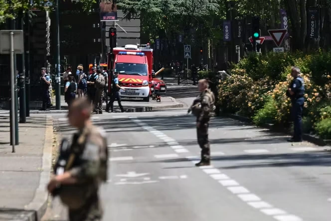 Attaque au couteau à Annecy en 2023 : l’auteur présumé renvoyé aux assises pour « tentative d’assassinat », après une expertise psychiatrique