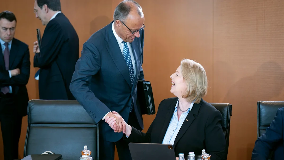 Rentenkommission übergibt Bericht zur Rente! Pressekonferenz im Kanzleramt