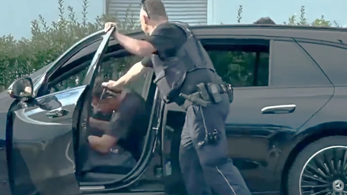 Nach Unfall in Singen: Pfefferspray! Egal! Autofahrer flüchtet vor Polizei