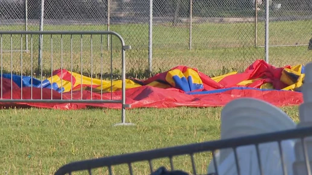 Tragödie bei Kinderfest: Mädchen (3) in Hüpfburg weggeweht – tot
