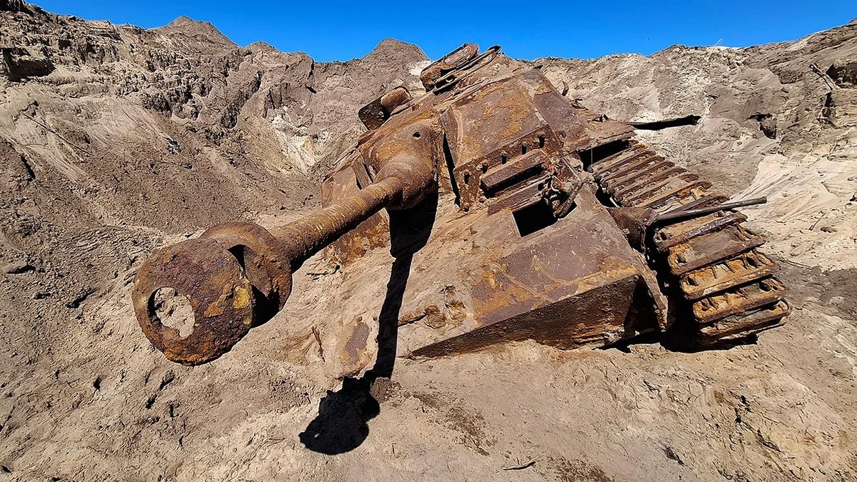 StuG aus dem 2. Weltkrieg entdeckt: Bauarbeiter finden Panzer im Sand