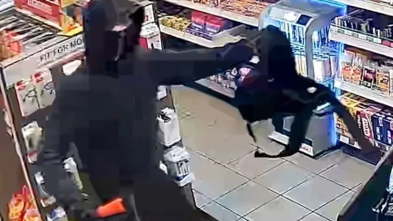 Polizei-Fahndung in Hamm: Mann überfällt mit Axt Tankstelle und flüchtet