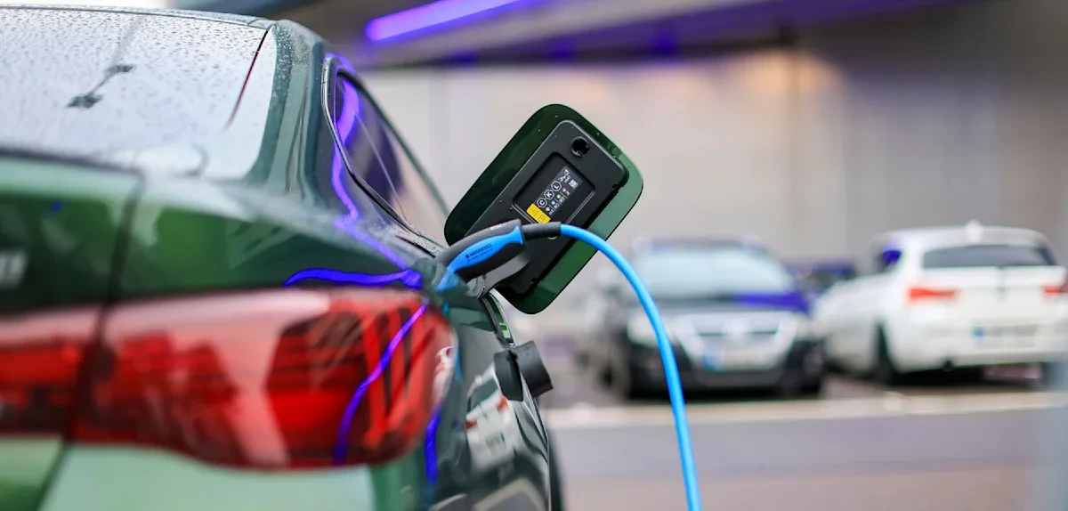 Autobauer kappen Rabatte auf E-Autos – und fördern Verkauf von Verbrennern stärker