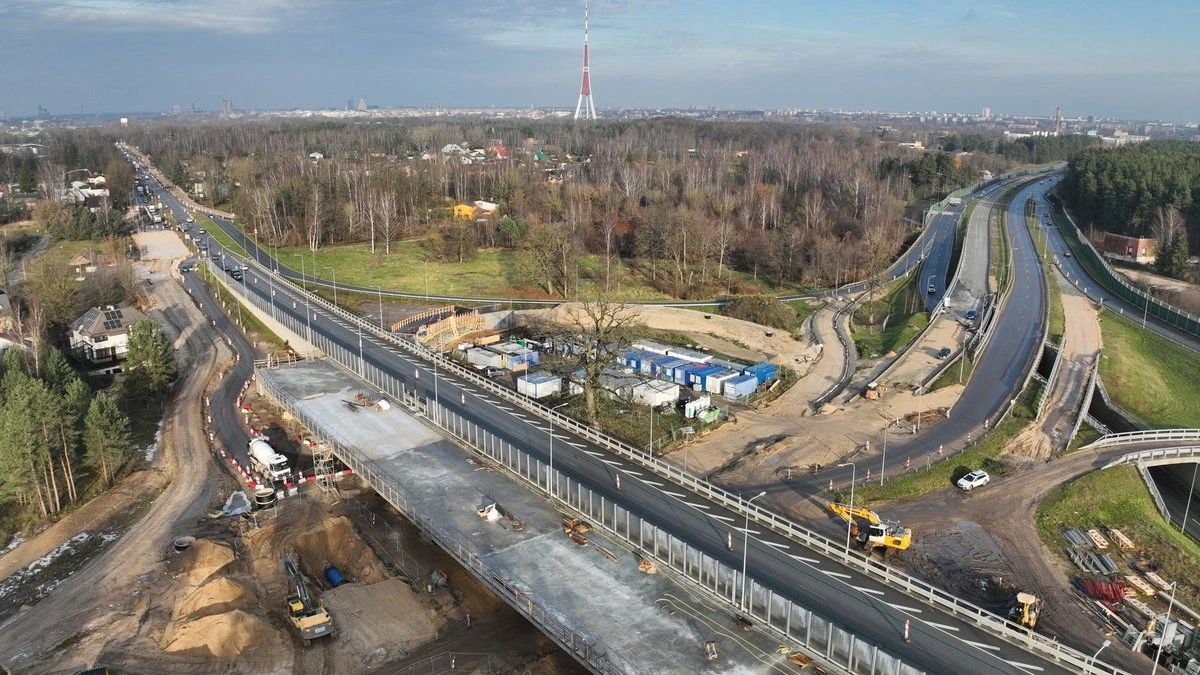 На участке Южного моста над Виенибас гатве проверят несущую способность путепровода