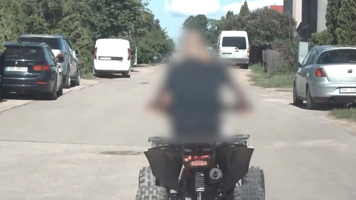 ВИДЕО: Мужчина с ребенком на квадроцикле пытался скрыться от полиции