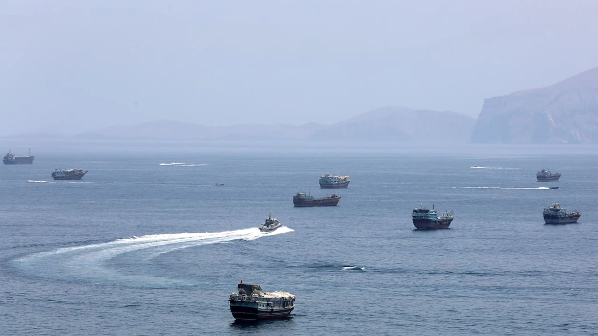 Bruch der Waffenruhe?: Iran beschießt Frachtschiff in der Straße von Hormus