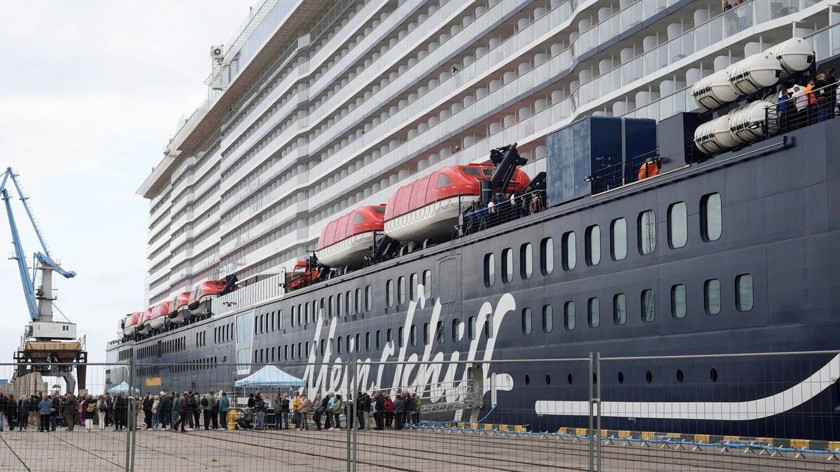 В Ригу во второй раз зайдет круизный лайнер Mein Schiff Relax - крупнейшее судно в истории Рижского порта