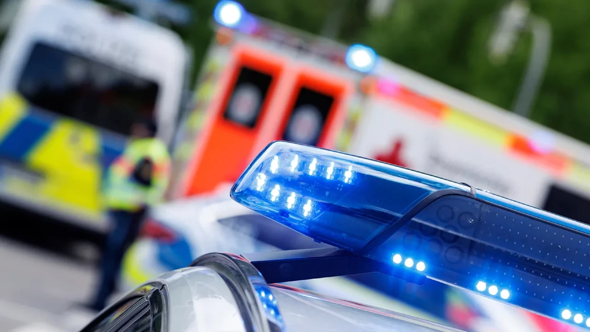 Taxi kracht Einsatzwagen: Sieben Polizisten bei Unfall in Berlin verletzt