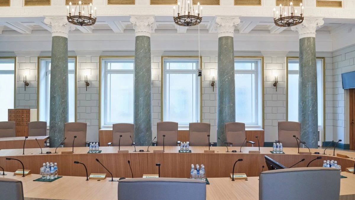 Из-за смены правительства будут выплачены выходные пособия и компенсации на сумму в полмиллиона евро