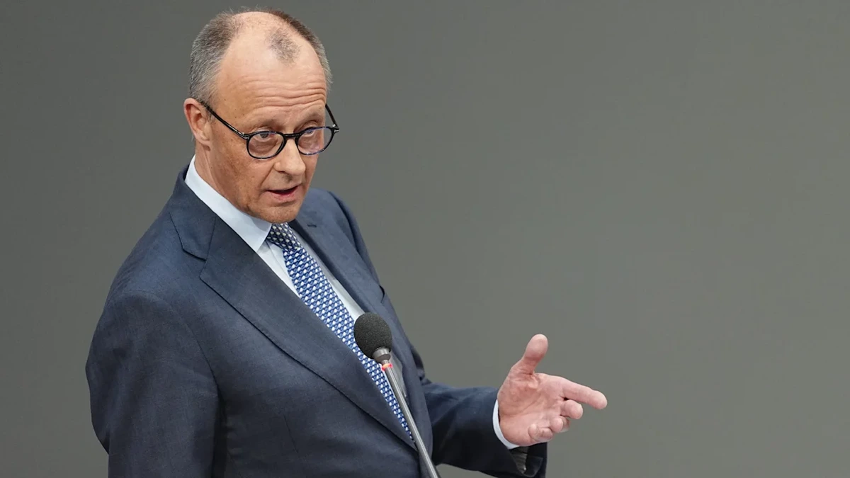 Regierungsbefragung im Bundestag: Krieg, Wirtschaft, Rente: Kanzler im Kreuzfeuer