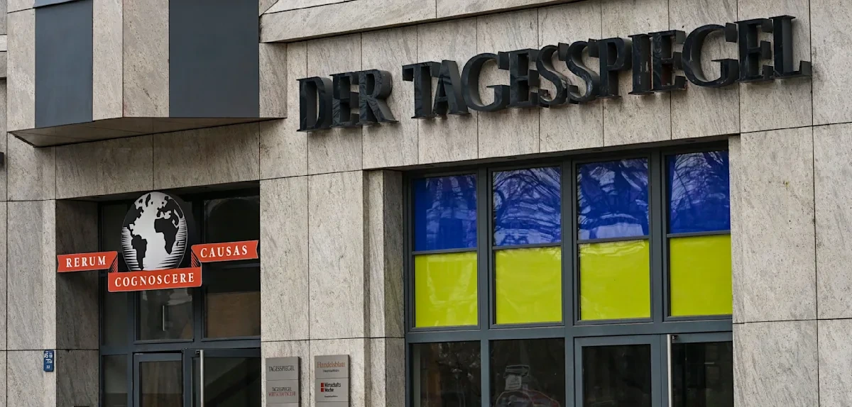 „Tagesspiegel“ entbindet Ex-Chefredakteur von Aufgaben, weil er Artikel von KI verfassen ließ
