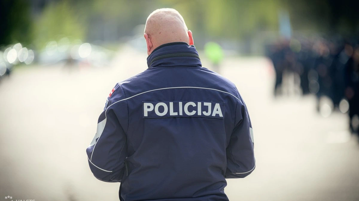 Кровь на асфальте и задержание: что произошло на улице А. Деглава