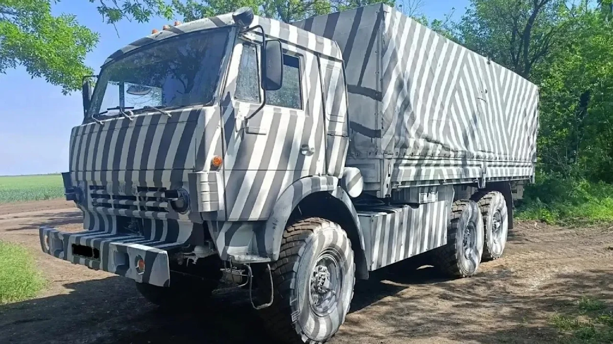 Kuriose Tarnung in der Ukraine: Armee von Wladimir Putin fährt jetzt im Zebra-Look