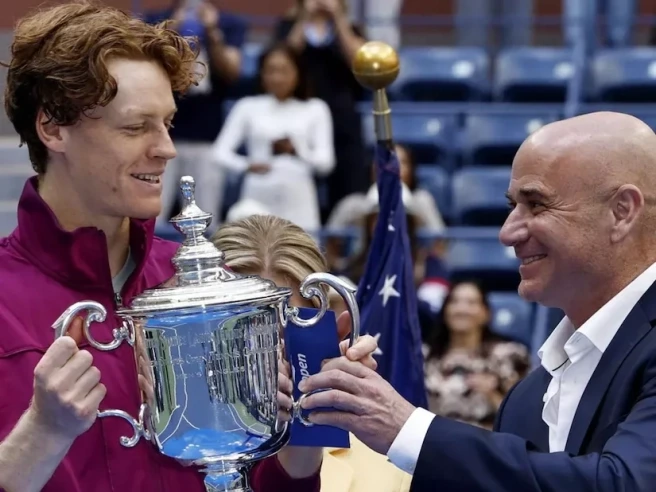 Agassi attacca Sinner: «Non ha scuse per essersi fermato dopo un'ora e 45. Ha problemi di idratazione e deve cambiare qualcosa, anche nel team»