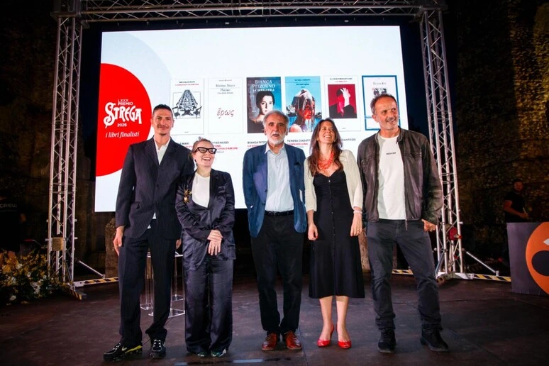 Strega, Michele Mari supera tutti, sei in corsa, secondo Nucci