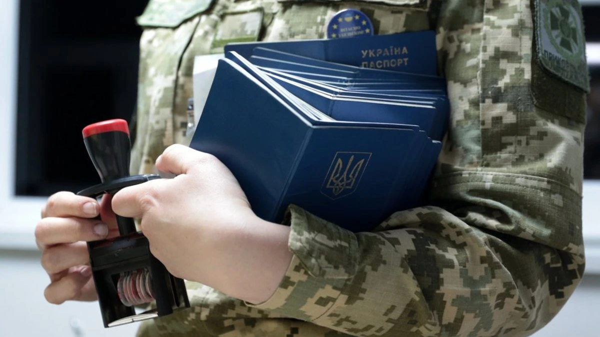 ЕК призывает не предоставлять дополнительную защиту украинским мужчинам призывного возраста