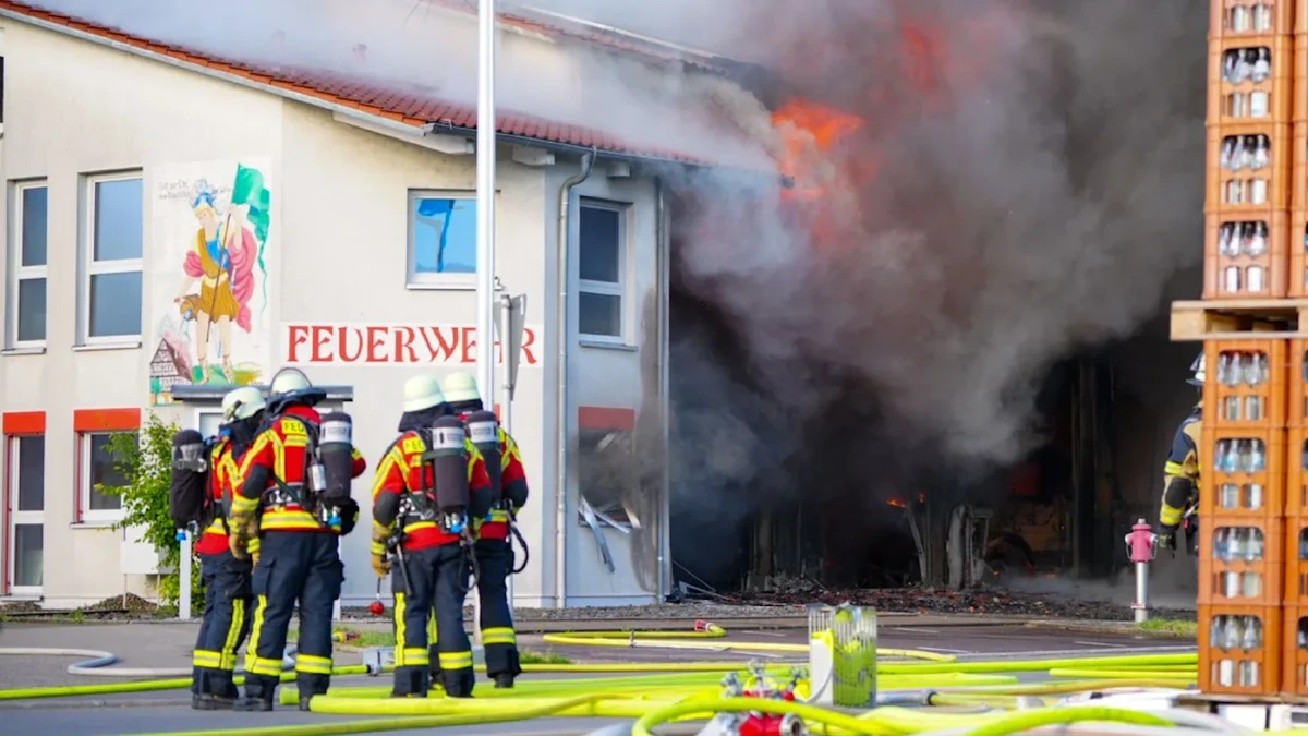 Großbrand vernichtet komplette Feuerwehr in Unterensingen bei Stuttgart