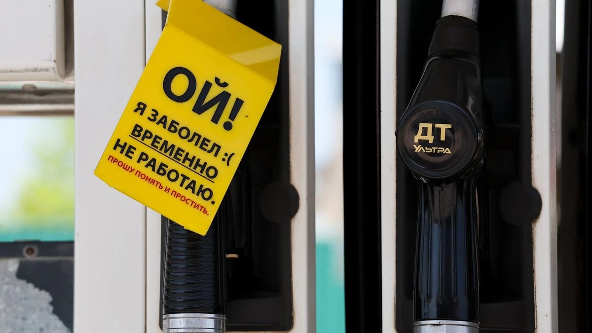 Бензин по QR-коду, гречка про запас. Как аннексированный Крым переживает блокаду?