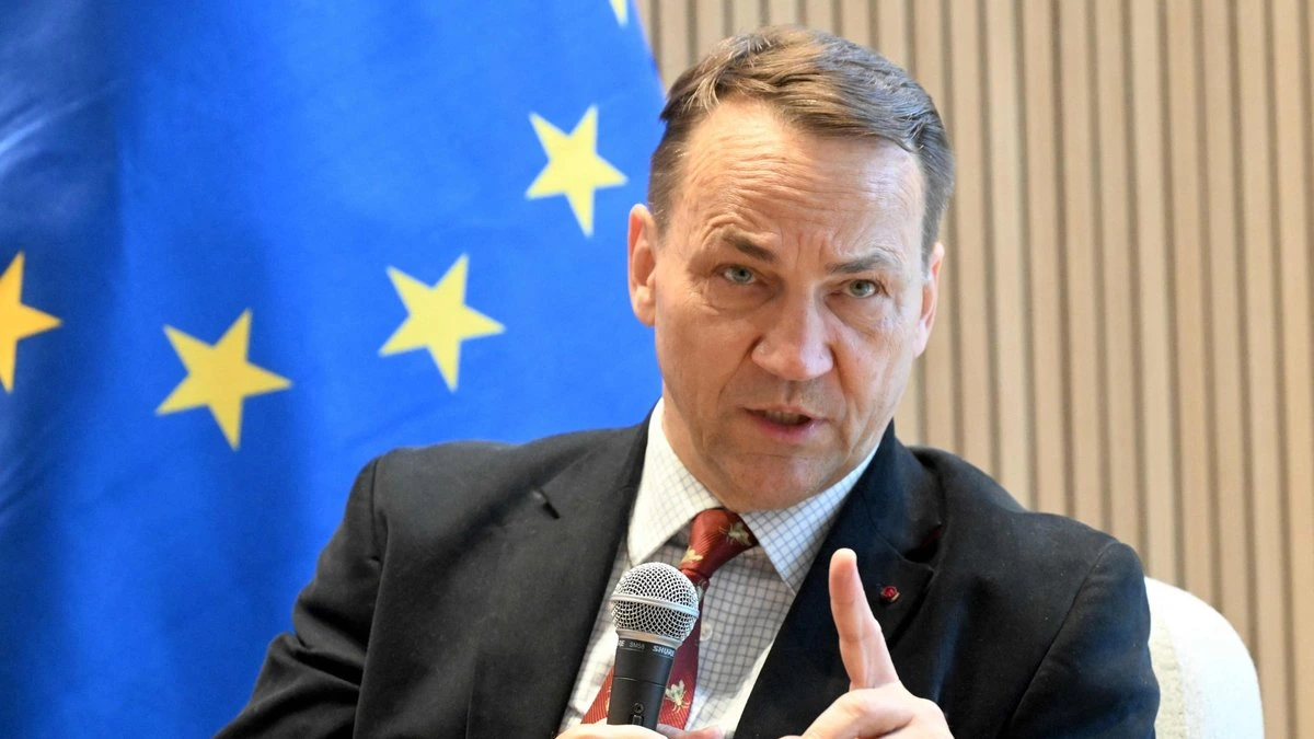Польша потребовала место за столом переговоров по Украине