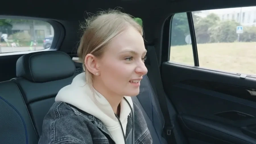 WM-Quiztaxi mit Pocher – Folge 3: Studentin rettet sich mit Experten-Joker