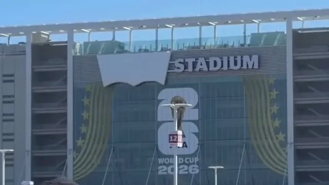 Genialer Marketing-Trick: Levi’s dribbelt die FIFA aus