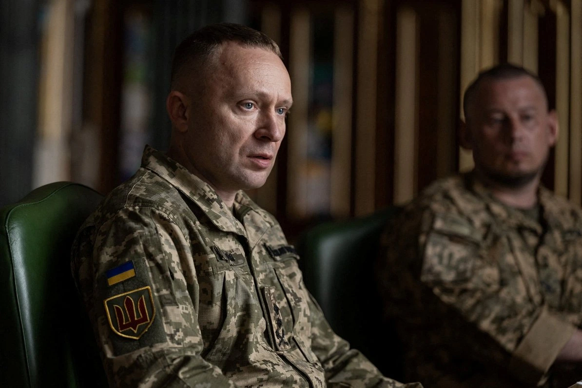 Нападение РФ на Украину: новый главком ВСУ и новые удары по логистическим центрам в России
