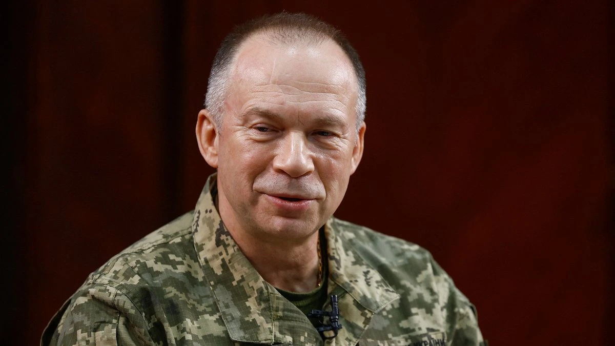 СМИ: Зеленский рассматривает отставку главкома ВСУ Сырского