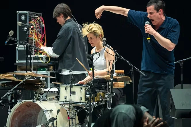 Festival d’Avignon : la chorégraphe Mathilde Monnier et la compositrice Lucie Antunes dans un pas de deux hypnotique