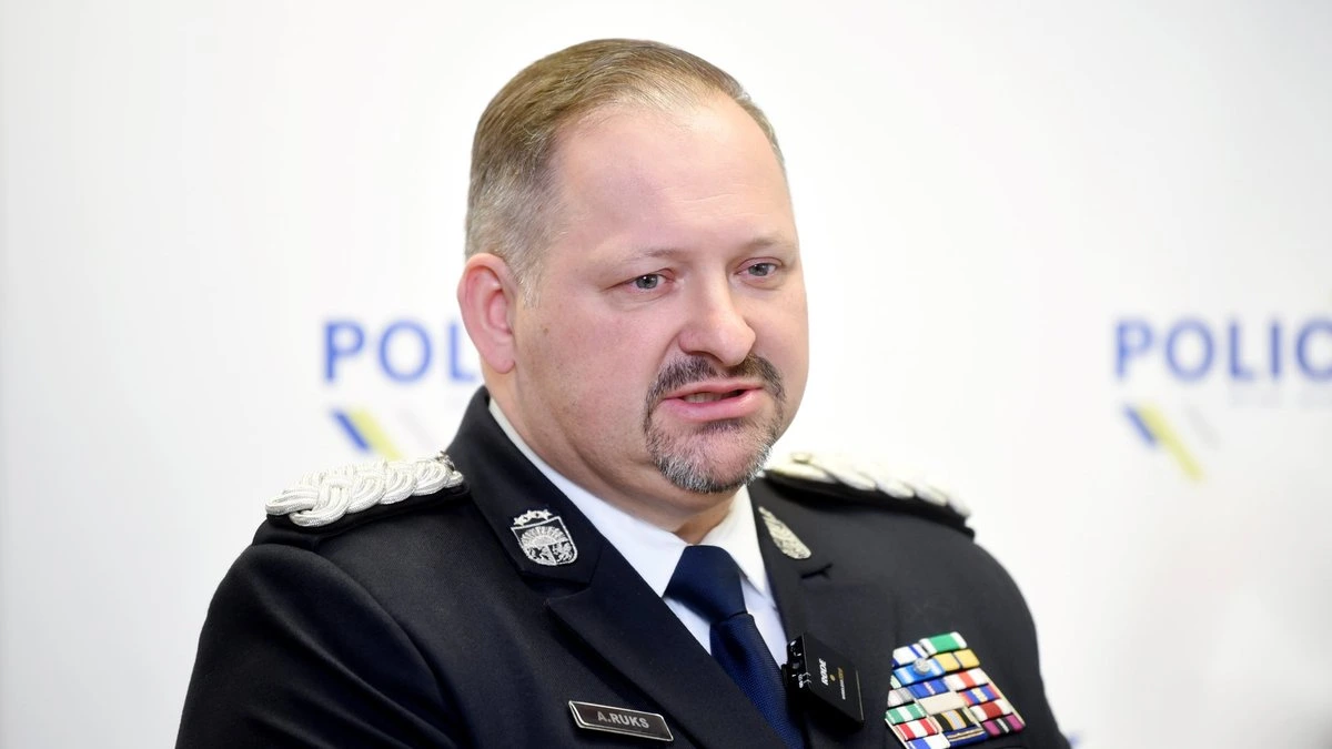 Рукс: контролировать повседневную жизнь полицейских невозможно