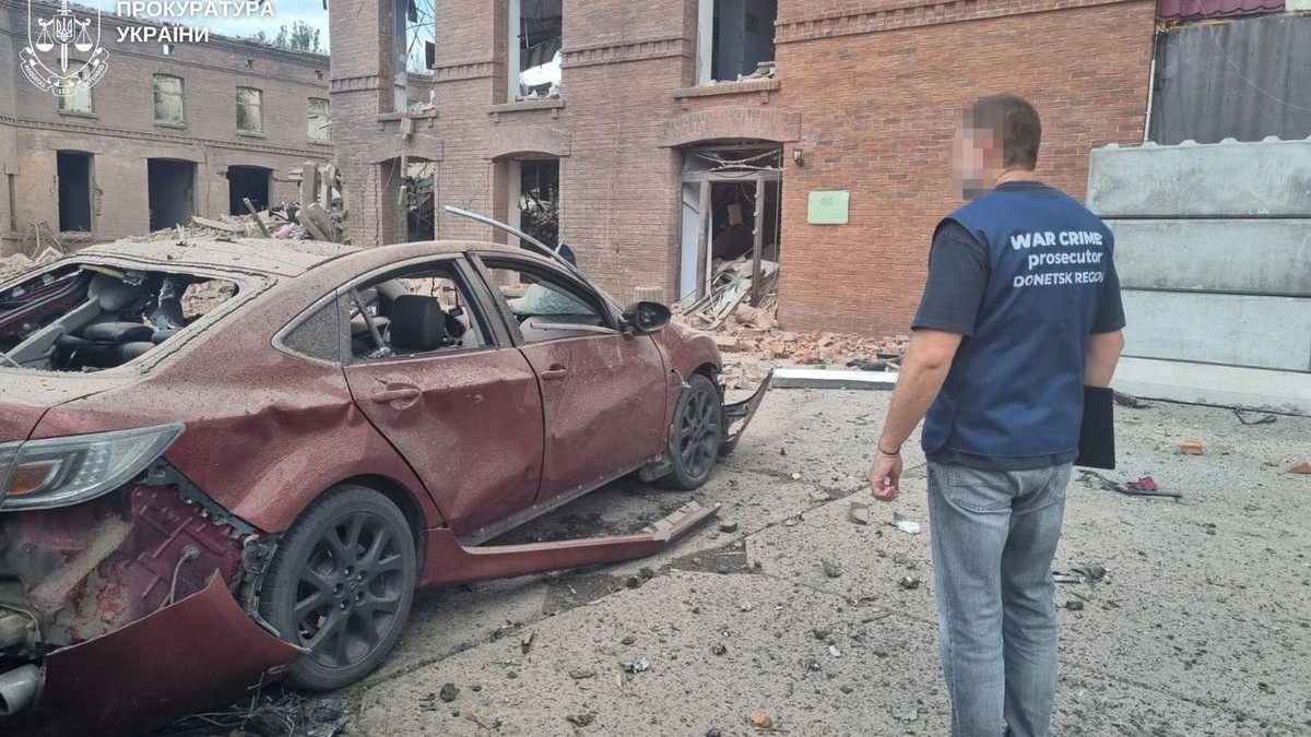 В результате российского удара по Славянску повреждено также здание консульства Латвии