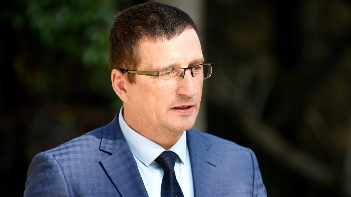 Мэру Екабпилса Рагайнису предъявлено обвинение в незаконном хранении оружия