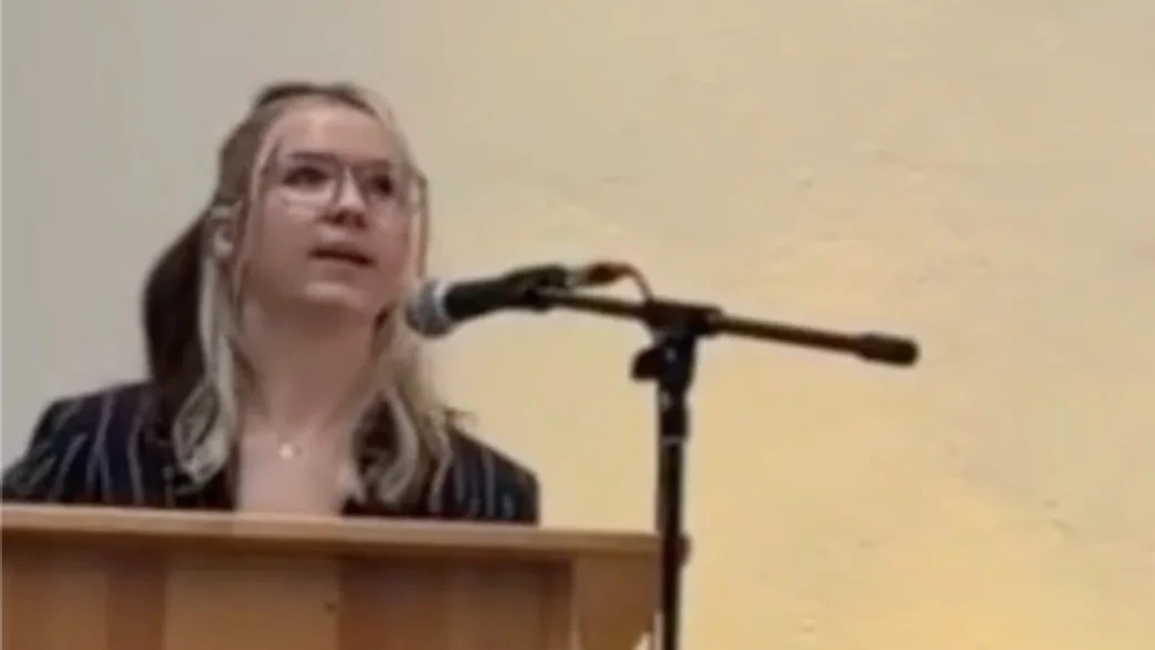 Abitur in Hagenow: Schülerin rudert nach „Fickt euch“-Wutrede zurück