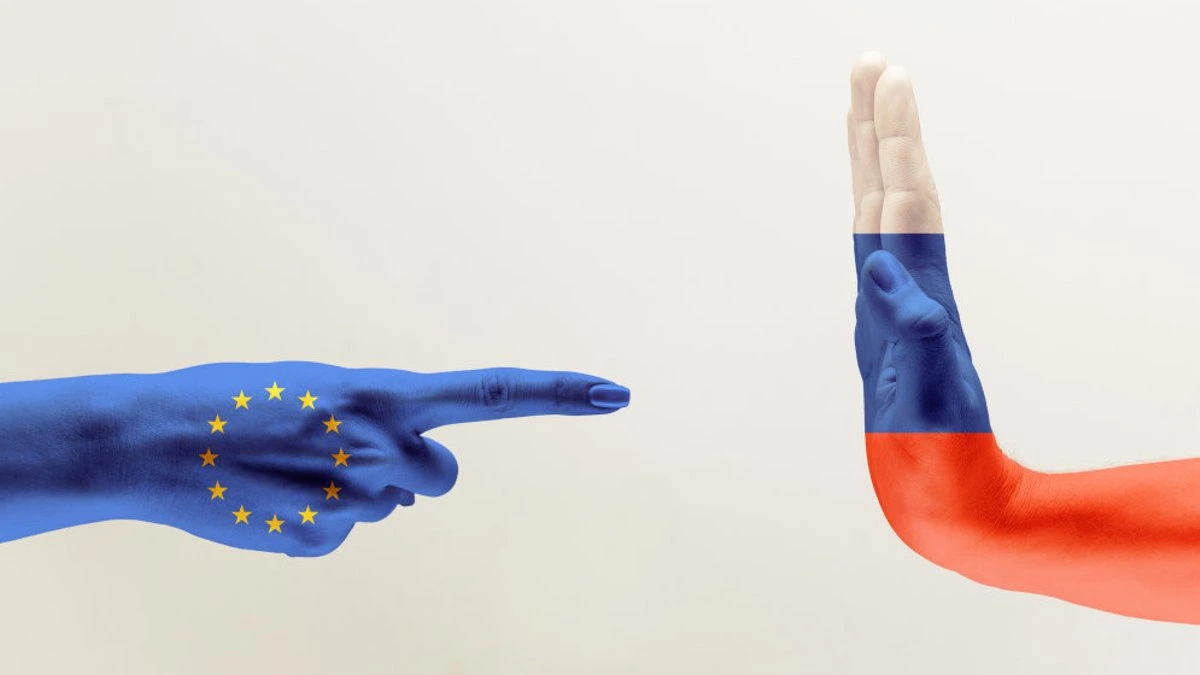 ЕС обсуждает отказ от принятия санкций "пакетами", чтобы избежать вето со стороны некоторых стран — FT