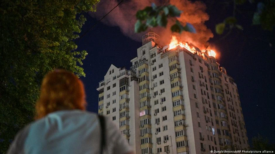 Al menos 30 muertos en el peor ataque ruso a Kiev desde 2022
