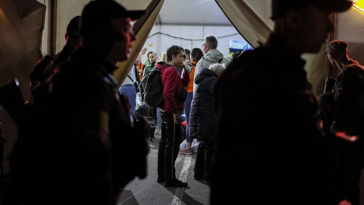 ЕС продлил схему временной защиты украинских беженцев, но ввел проверки для военнообязанных