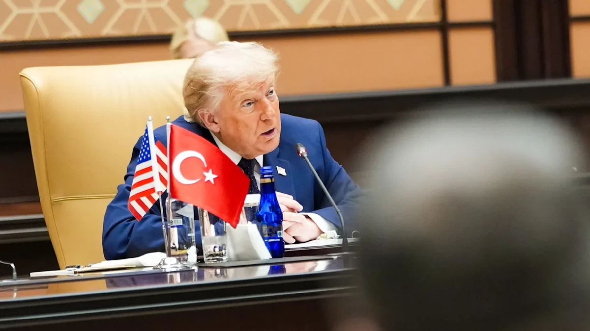 Nato-Gipfel: Kaum da, greift Trump wieder nach Grönland