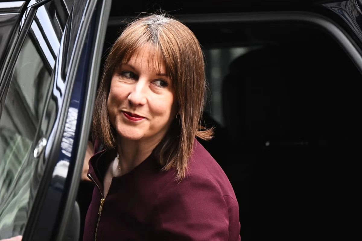 Next chancellor must scrap student loans three-year threshold freeze, MPs say