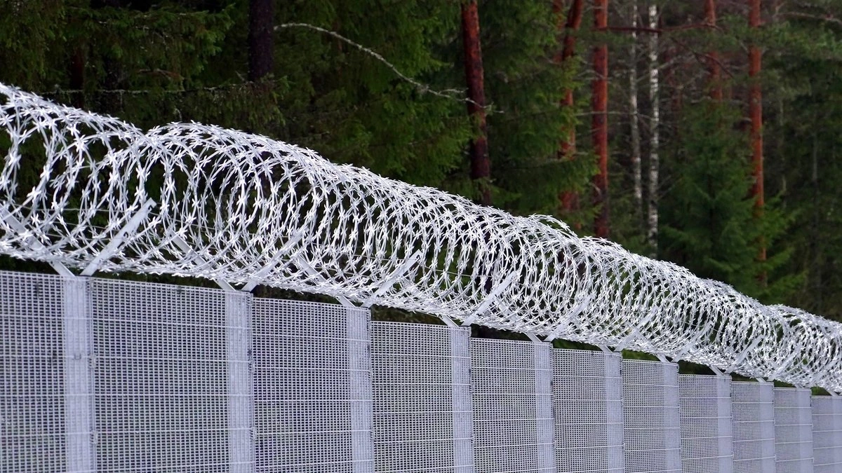 После погони и применения огнестрельного оружия задержаны трое перевозчиков нелегальных мигрантов