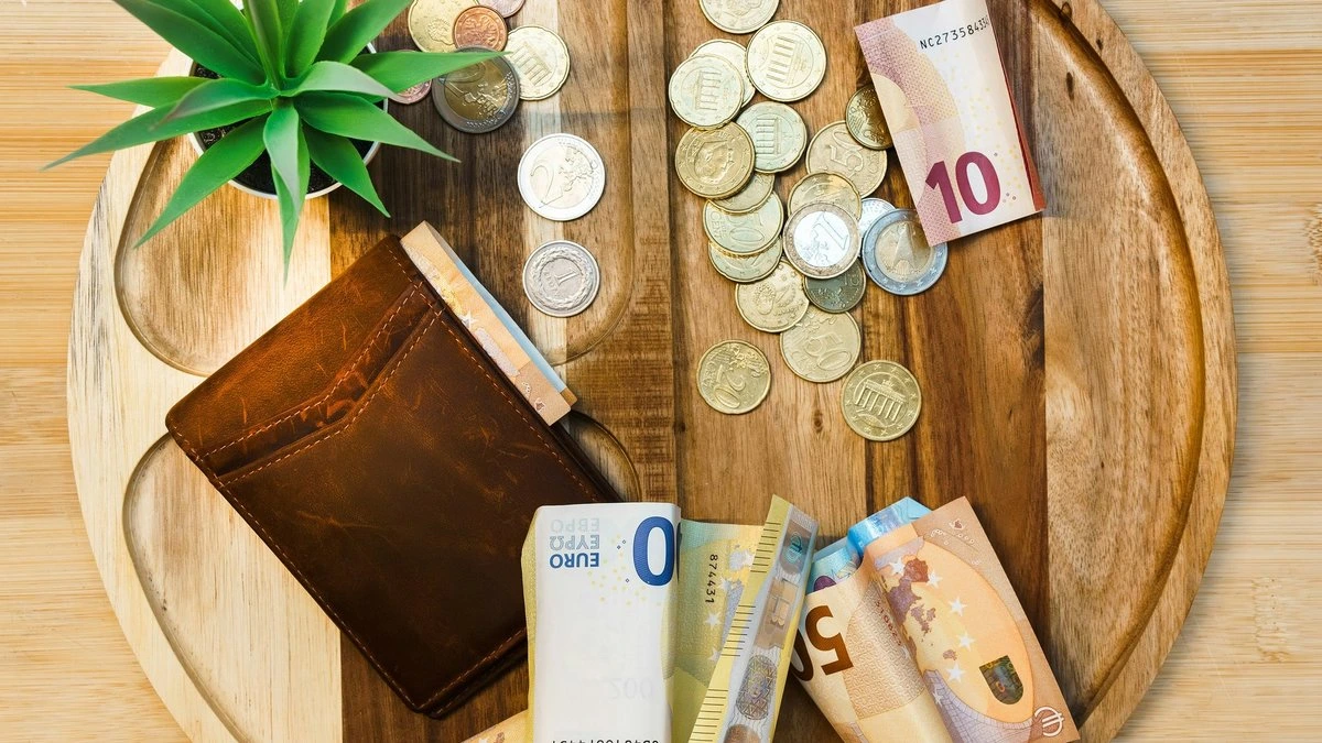 Опрос: 91% жителей Латвии считают себя хотя бы частично финансово благоразумными