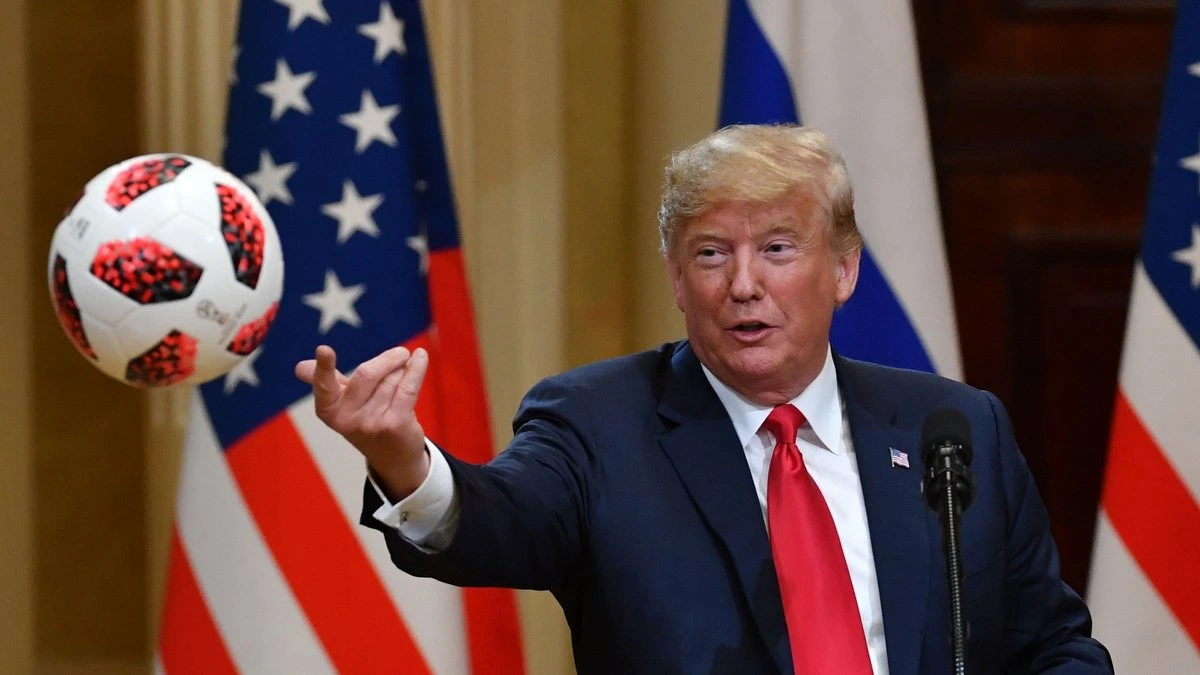 Трамп "не знал, что значит красная карточка", а Федерация футбола США угрожала ФИФА судом